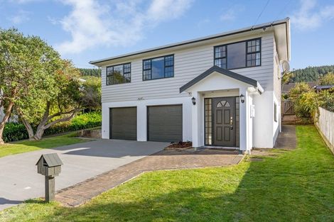 Photo of property in 68 Kiwi Crescent, Tawa, Wellington, 5028