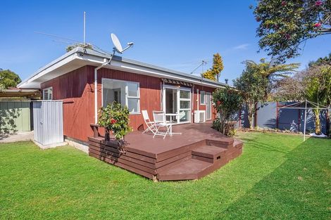 Photo of property in 1 Golf Road, New Lynn, Auckland, 0600