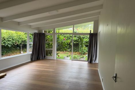 Photo of property in 14 Raymond Terrace, Northcote, Auckland, 0627