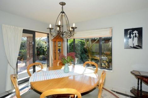 Photo of property in 5 Arundel Gate, Avonhead, Christchurch, 8042