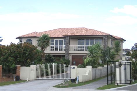 Photo of property in 25 Mansion Court, West Harbour, Auckland, 0618