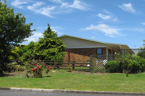 Photo of property in 28 Taihiki Road, Clarks Beach, 2122