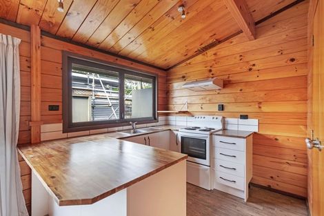 Photo of property in 6 Aries Place, Kawaha Point, Rotorua, 3010