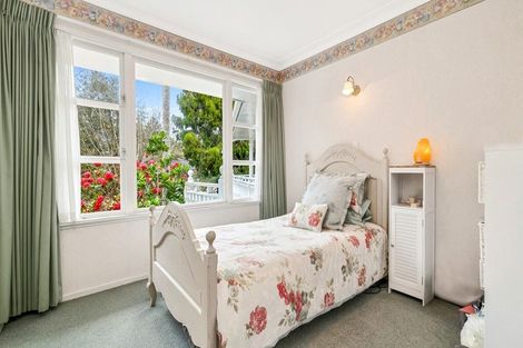 Photo of property in 32 Deane Avenue, Titirangi, Auckland, 0604