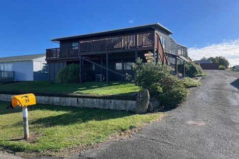 Photo of property in 14 Okiwa Terrace, Waiinu Beach, Whanganui, 4588