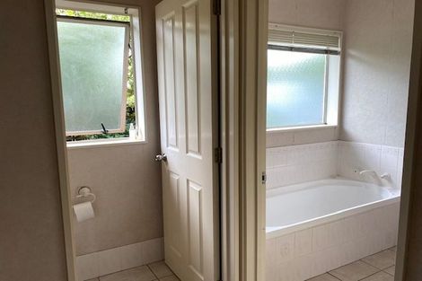 Photo of property in 48 Frank Nobilo Drive, Golflands, Auckland, 2013