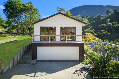 Photo of property in 11 Angle Street, Picton, 7220