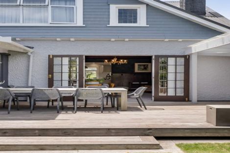 Photo of property in 34 Robe Street, New Plymouth, 4310