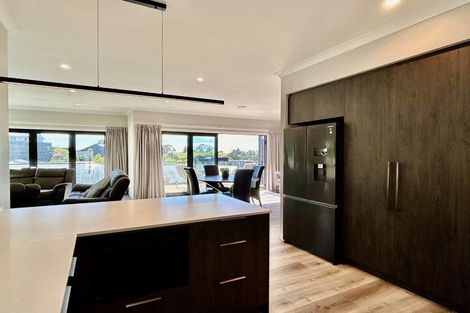 Photo of property in 93 Oak Road, Poraiti, Napier, 4112