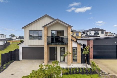 Photo of property in 8 Pineview Drive, Rosehill, Papakura, 2113