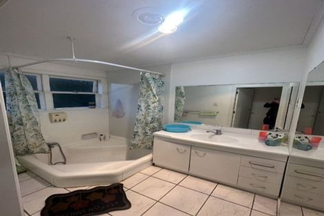 Photo of property in 25 Ellice Road, Totara Vale, Auckland, 0629