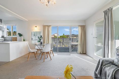 Photo of property in 1/137 Centreway Road, Orewa, 0931