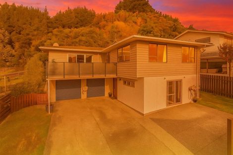 Photo of property in 37 Woodman Drive, Tawa, Wellington, 5028