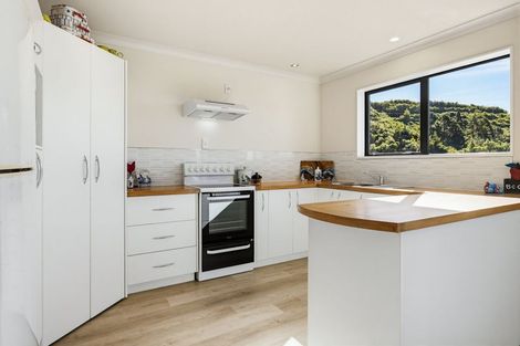 Photo of property in 11 Angle Street, Picton, 7220