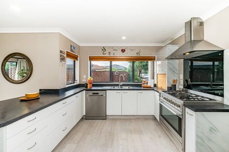 Photo of property in 32 Quadrant Heights, Paraparaumu, 5032