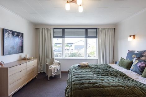 Photo of property in 120 Hargest Crescent, Saint Clair, Dunedin, 9012