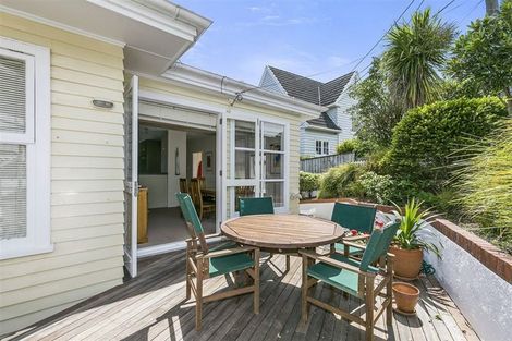 Photo of property in 18 Putnam Street, Northland, Wellington, 6012