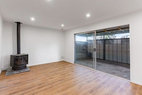 Photo of property in 32 Idlewild Avenue, Mangere, Auckland, 2022