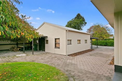 Photo of property in 12 Bowen Street, Cambridge, 3434