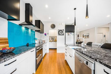 Photo of property in 18 Awanui Crescent, Matakana, 0985