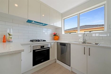 Photo of property in 6 Virgo Place, Kawaha Point, Rotorua, 3010