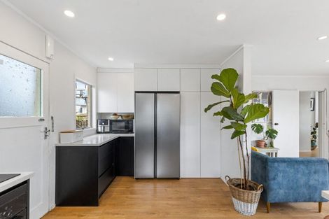 Photo of property in 47 Red Beach Road, Red Beach, 0932