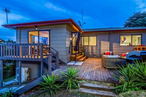 Photo of property in 16 Frosses Place, Massey, Auckland, 0614