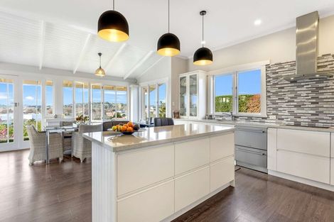 Photo of property in 44 College Street, College Estate, Whanganui, 4500