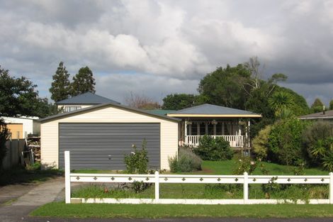Photo of property in 6 Springbank Lane, Te Atatu Peninsula, Auckland, 0610