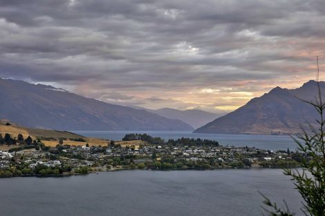 Photo of property in 32 Highview Terrace, Queenstown, 9300