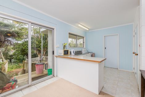 Photo of property in 35 Kemp Road, Massey, Auckland, 0614