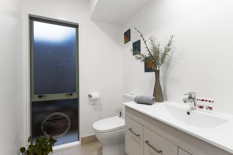 Photo of property in 19i Claremont Way, East Tamaki Heights, Auckland, 2016