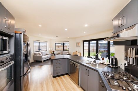 Photo of property in 17 Daniel Place, Kelvin Grove, Palmerston North, 4414