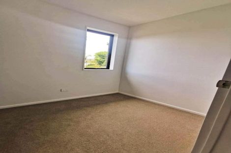 Photo of property in 22 Eileen Newey Place, Henderson, Auckland, 0612