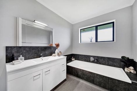 Photo of property in 121 Mercade Close, Stratford, 4332