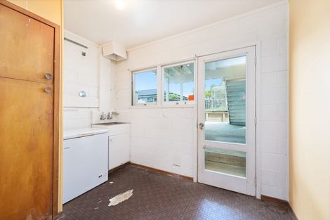 Photo of property in 42 Spence Road, Henderson, Auckland, 0612