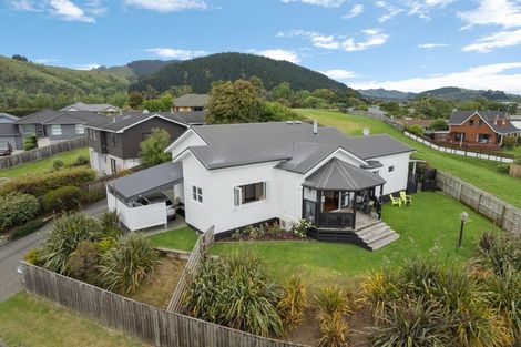 Photo of property in 2 Lambert Way, Paraparaumu, 5032