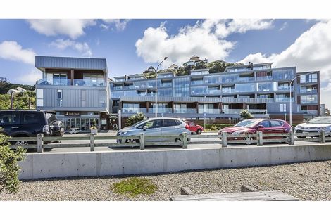 Photo of property in Patent 326 Apartments, 206s/326 Evans Bay Parade, Hataitai, Wellington, 6021