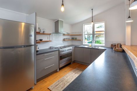 Photo of property in 186 Victoria Street, Coromandel, 3506