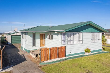 Photo of property in 51 Lee Street, Castlecliff, Whanganui, 4501