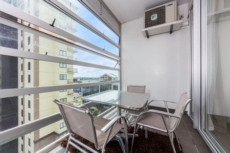 Photo of property in 402/17 Osterley Way, Manukau, Auckland, 2104