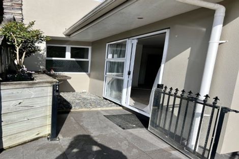 Photo of property in 19 Castleford Street, Green Bay, Auckland, 0604