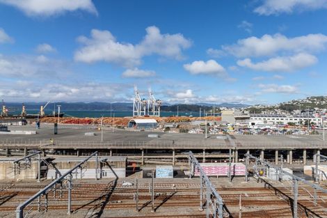 Photo of property in Stadium Garden Flats, 412/107 Thorndon Quay, Pipitea, Wellington, 6011