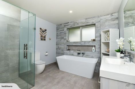 Photo of property in 32 Mike Smith Drive, Cambridge, 3434