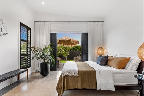 Photo of property in 72 Point Wells Road, Point Wells, 0986