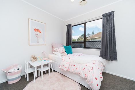 Photo of property in 60 Hillcrest Drive, Kelvin Grove, Palmerston North, 4414