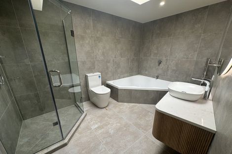 Photo of property in 8/19 Ocean View Road, Hillcrest, Auckland, 0627