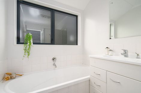 Photo of property in 2 Comber Place, Johnsonville, Wellington, 6037