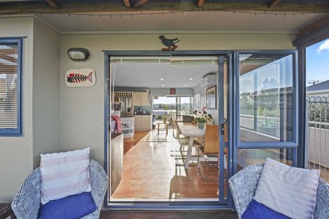 Photo of property in 1/66 Browns Bay Road, Rothesay Bay, Auckland, 0630