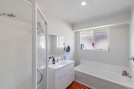 Photo of property in 19 Liddesdale Place, Papakura, 2110